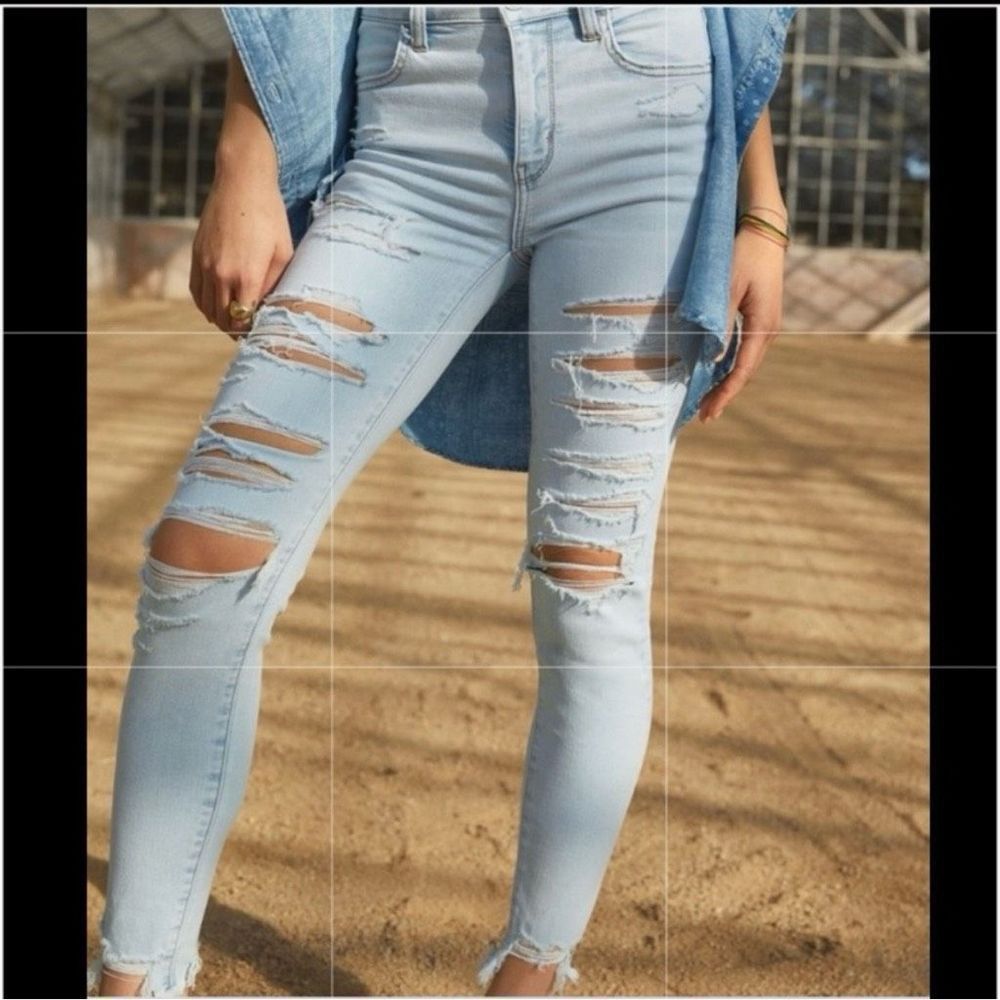 American Eagle Next Level Stretch Destroyed Light Wash jegging Size 4 Like New‎